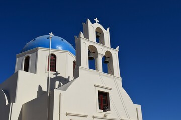 Stunning Firastephani perched above steep cliffs in Santorini