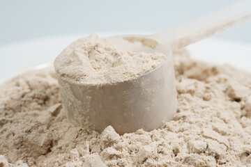 Protein powder in a measuring spoon. Bodybuilding, fitness and lifestyle in the gym. The concept of sports, health and nutrition	
