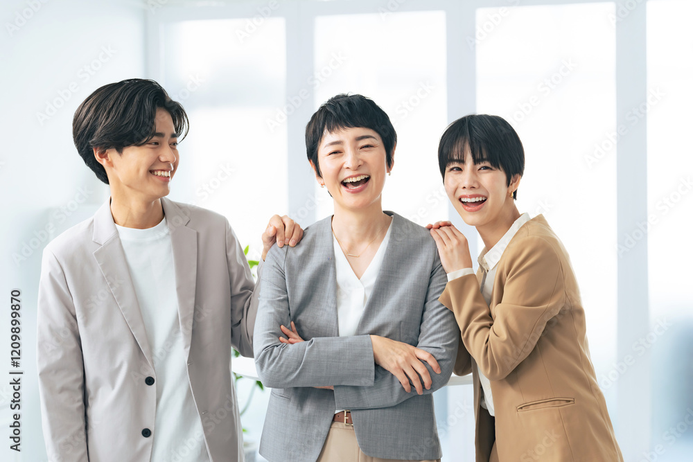 Aufkleber チーム、団結、キャリアウーマン、ビジネス、ビジネスウーマン、応援、励ます、元気、女性、笑顔、ポジティブ、嬉しい、社長、経営者、ミドル、シニア、中高年、中年、高齢、定年退職、激励、親子、母の日、ママ、仕事、働く、職場、チームワーク、パートナー、上司、部下、お祝い、祝福、誕生日、頼もしい、信頼、スーツ、会社、企業、人材、仲間、健康、グループ、若手、世代交代、絆、サクセス、成功、日本人、人物