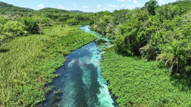 Vuelo de dron en Bonito MS, Brasil