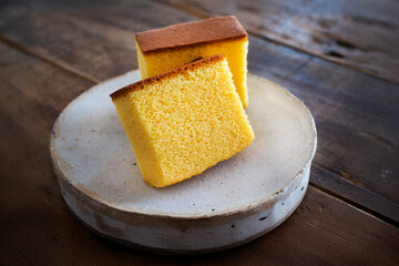 和食器の上のカステラ