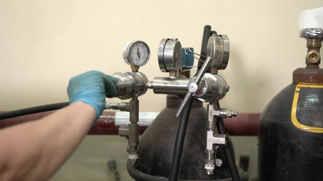 Essential Industrial Oxygen Regulator with Gauges and Handler for easy operation and monitoring
