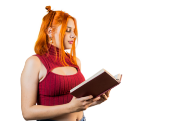 retrato de joven mujer leyendo un libro en fondo transparente 