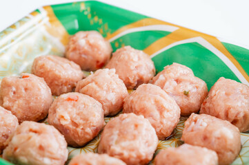 パック入り鶏つくね