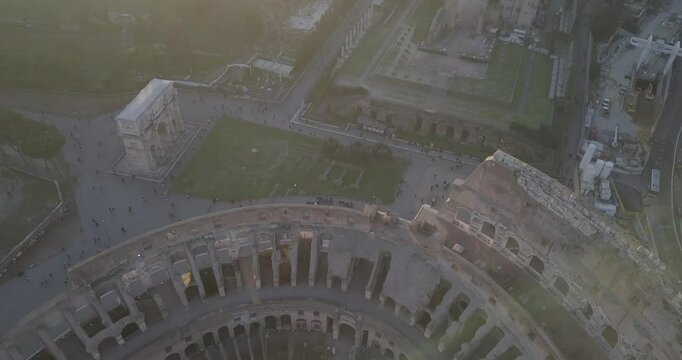Roma Coliseu It&aacute;lia Hist&oacute;ria Arquitetura Antiguidade Arte Piazza Europa Arquitetura Turismo Monumentos Cultura Patrim&ocirc;nio Mundial Imp&eacute;rio Romano Ru&iacute;nas F&oacute;rum Romano Arcos Estradas Museus 