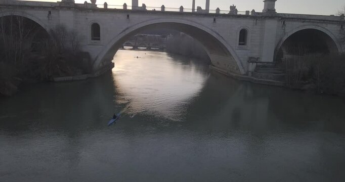 Roma Coliseu It&aacute;lia Hist&oacute;ria Arquitetura Antiguidade Arte Piazza Europa Arquitetura Turismo Monumentos Cultura Patrim&ocirc;nio Mundial Imp&eacute;rio Romano Ru&iacute;nas F&oacute;rum Romano Arcos Estradas Museus 