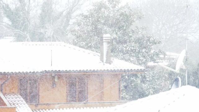 abundant snowfall over the roofs of the houses: snow falling, blizzard