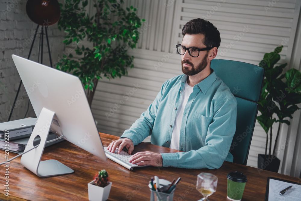 Aufkleber professional man working on computer in a modern workspace