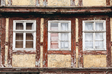 Renovierungsbedürftige Fachwerkfassade im Harz, Quedlinburg in Sachsen-Anhalt