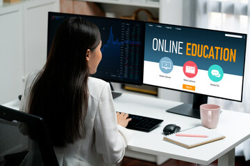 E-learning website with brisk sofware for student to study online on the internet network