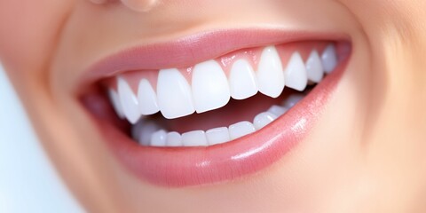 Obraz premium Woman with a white smile