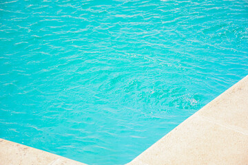 Obraz premium edge of a swimming pool made of white stone, summertime concept background