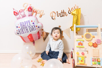 日本人の1歳の女の子の誕生日パーティー