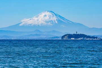 江ノ島と富士山