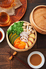 彩り豊かな野菜の蒸籠蒸し、健康的な和食