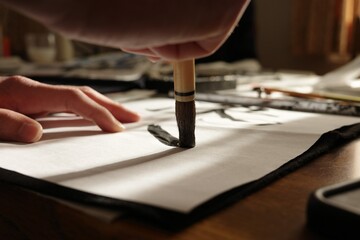 筆で字を書く

