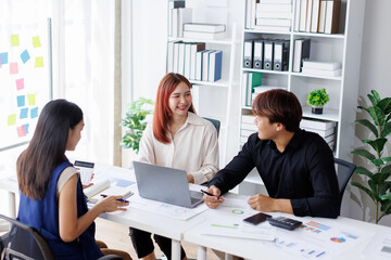 Diverse colleagues collaborative brainstorming at office briefing, Young Business Asian people explaining analysis at the meeting Multiethnic startup work.