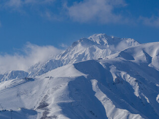 北アルプスの山並みとスキー場　遠景　長野県白馬村