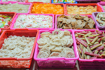 Raw crackers sold in traditional markets