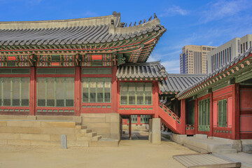 마당,벽,창호문,단청,기와지붕,기와집,고층빌딩,덕수궁,정동,중구,서울 © JinChang