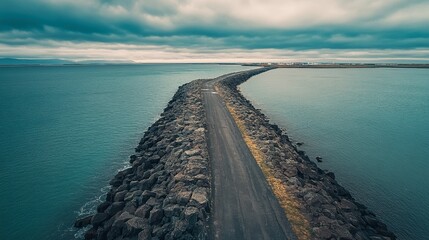 Obraz premium Reykjavik's scenic walking trails along the coastline, offering breathtaking views of the North Atlantic Ocean.