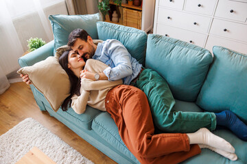 Obraz premium Couple cuddling and relaxing at home