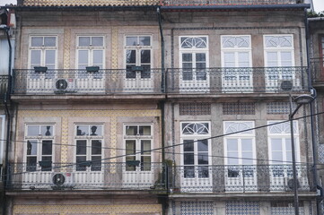 Obraz premium facade of a building in Porto, in Portugal