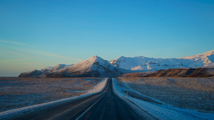 Fototapeta premium road in the mountains in iceland