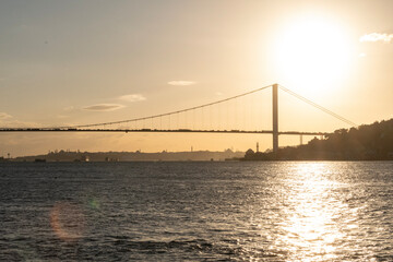 Vista panorámica de la ciudad de Estambul, Turquía. Viajando por el golfo de Bósforo.