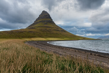 Obraz premium Scenic photo of icelandic road trip.
