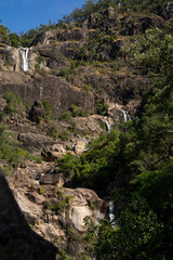Majestätischer Wasserfall in Australien – Wildes Naturwunder im Herzen des Regenwalde