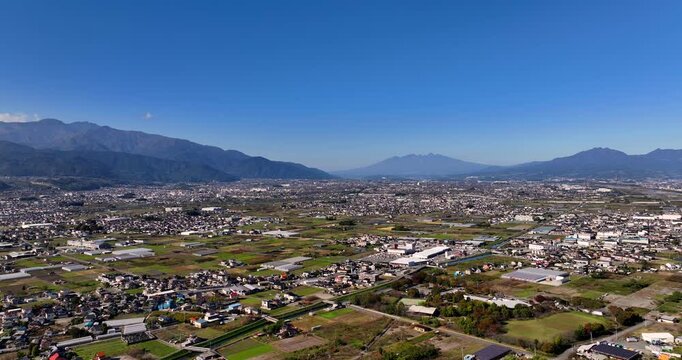 空撮 - 山梨県 南アルプス市 市街地 日本の都市風景 観光 ビジネス 左ドリー