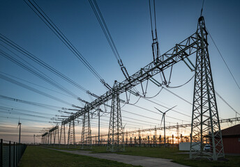 sicherer Energietransport über Hochspannungsleitungen