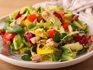 Mixed salad with tuna