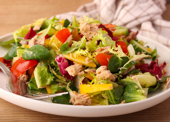 Mixed salad with tuna