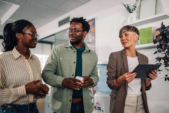 Business people collaborating during office break time