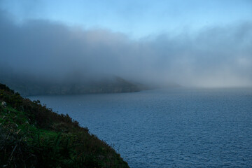 Nuage bas sur la côte bretonne, France