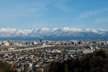 呉羽山展望台からの眺望　北アルプス立山連峰と富山市中心部市街地冬景色