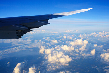 Boeing 747-800 wing and engine in the cruise, at altitude