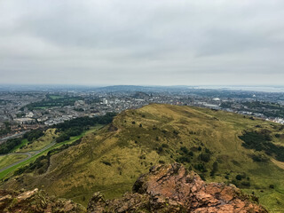 Beautiful view from Arthur's Seat to Edinburgh and the surrounding landscape. Hiking in Scotland.
