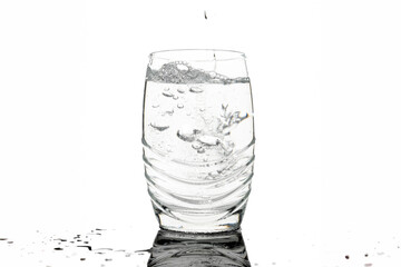Sprudelwasser im Glas