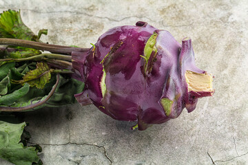 Obraz premium Ripe fresh violet kohlrabi cabbage