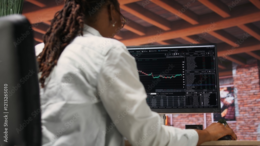 Aufkleber happy day trader using pc, feeling satisfied after purchasing well performing stocks and selling at 