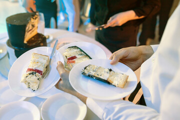 Piece of cake, cutting the cake