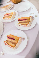Piece of cake, cutting the cake