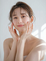 優しく顔に触れる自然なポーズで美しく気品を漂わせる若い日本人女性
