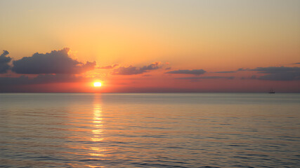 Obraz premium A beautiful great sunset over the sea