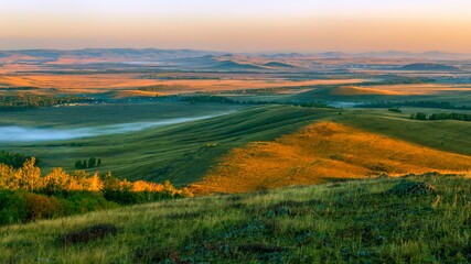 Obraz premium Excellent Sunrise on the Irendyk Ridge in the Southern Urals on an Autumn Morning
