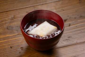 湯気が立ち上る甘いぜんざい