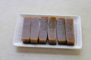 Konjac yam cake mixed with seaweed